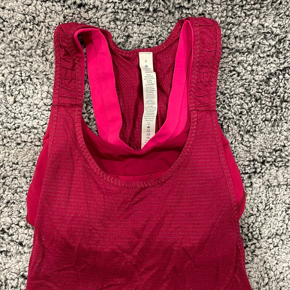 LIKE NEW lululemon tank top with built in bra